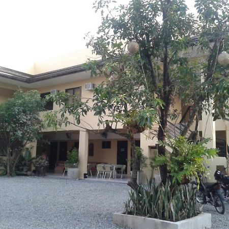 11Th Street Bed And Breakfast Bacolod Bagian luar foto