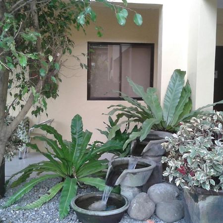11Th Street Bed And Breakfast Bacolod Bagian luar foto