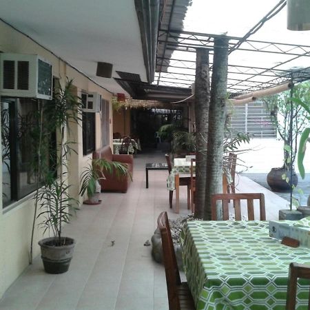11Th Street Bed And Breakfast Bacolod Bagian luar foto