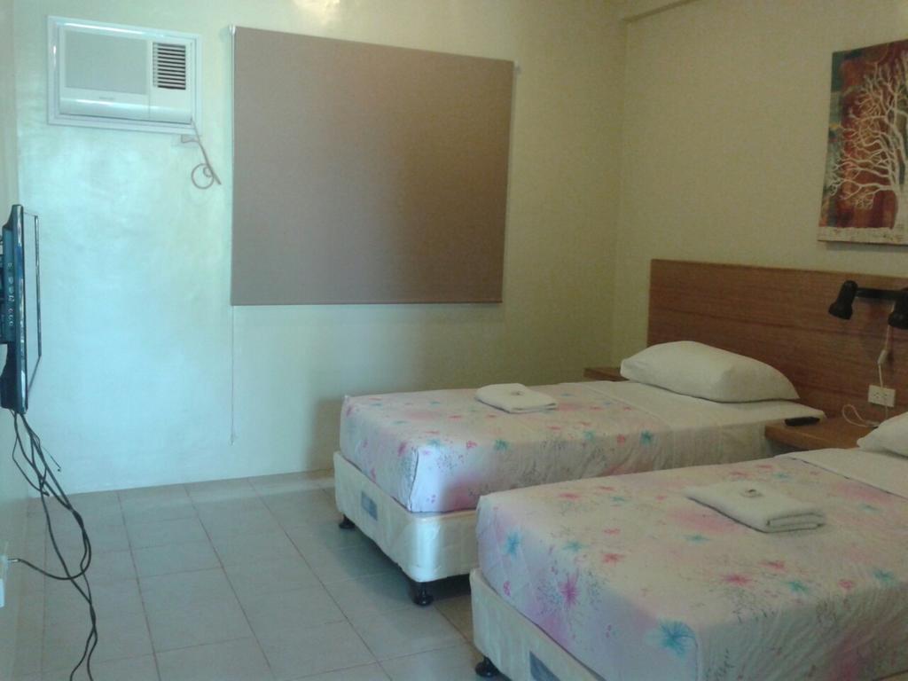 11Th Street Bed And Breakfast Bacolod Bagian luar foto