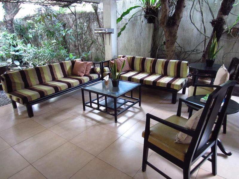 11Th Street Bed And Breakfast Bacolod Bagian luar foto