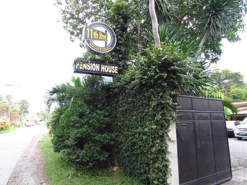 11Th Street Bed And Breakfast Bacolod Bagian luar foto