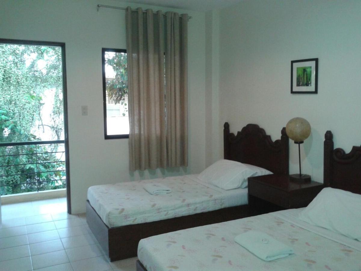 11Th Street Bed And Breakfast Bacolod Ruang foto
