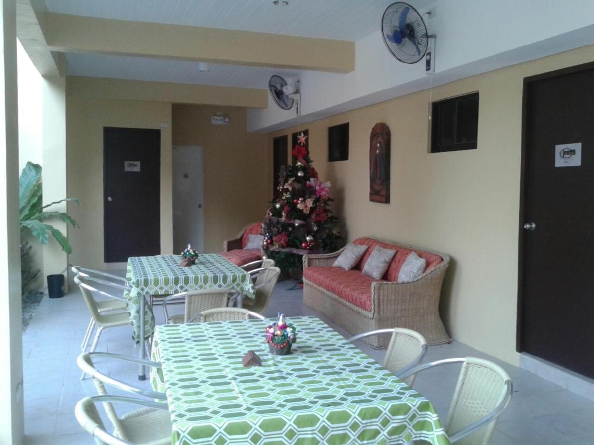11Th Street Bed And Breakfast Bacolod Bagian luar foto