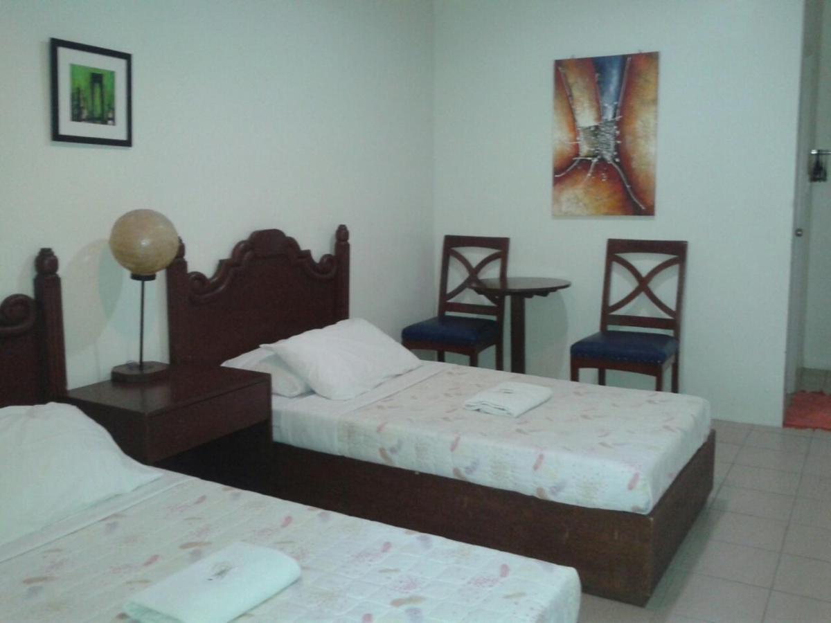 11Th Street Bed And Breakfast Bacolod Ruang foto