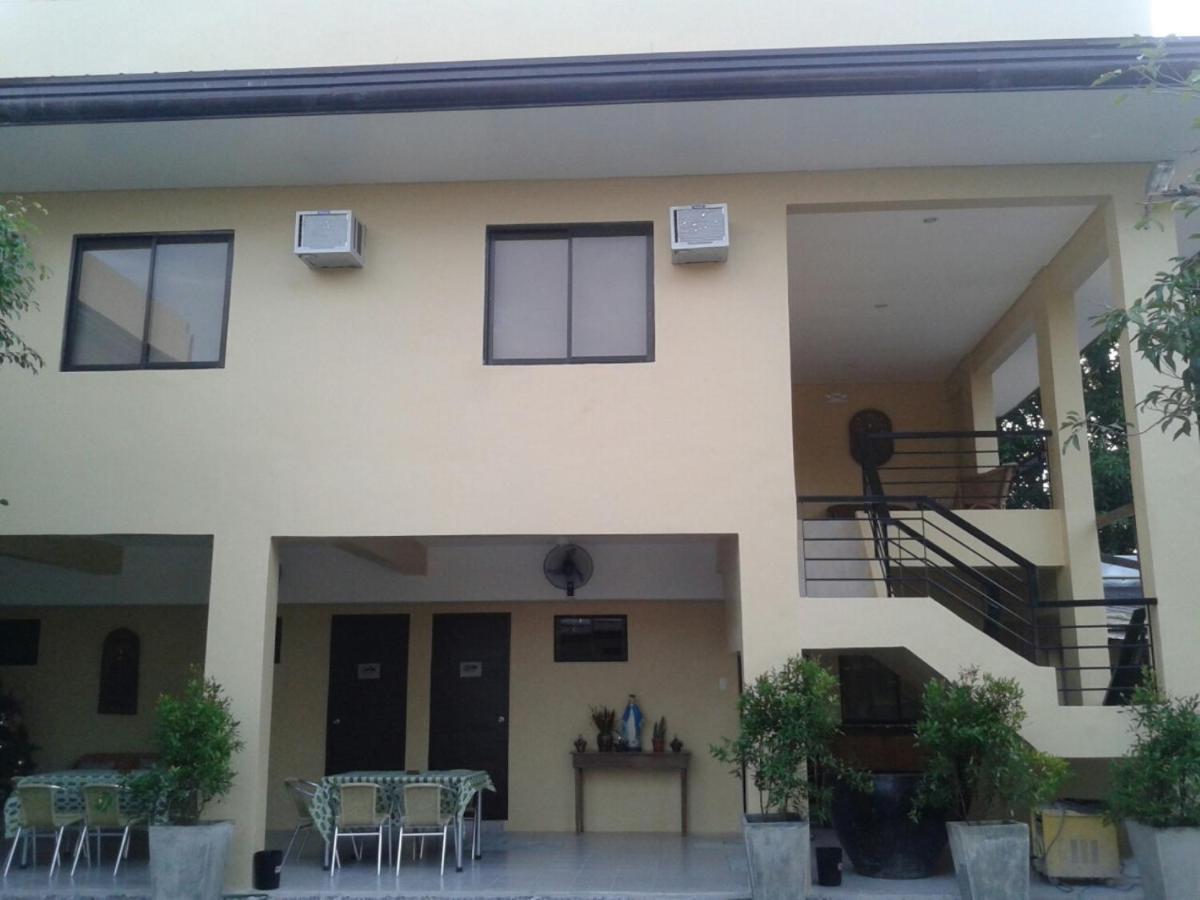 11Th Street Bed And Breakfast Bacolod Bagian luar foto