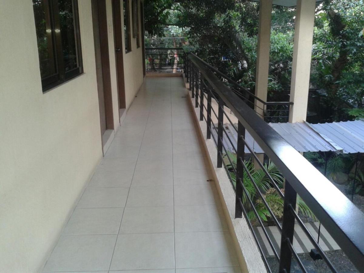11Th Street Bed And Breakfast Bacolod Bagian luar foto