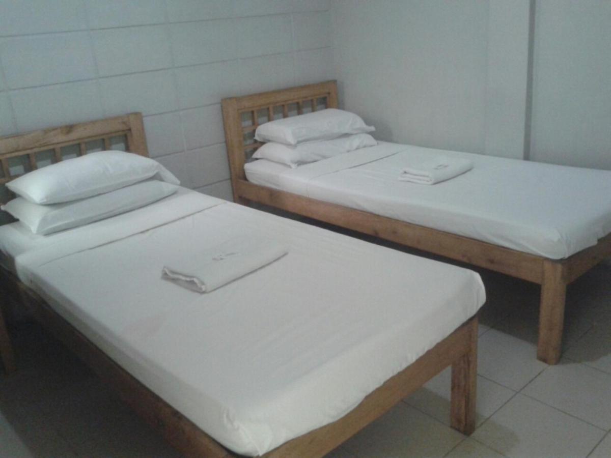 11Th Street Bed And Breakfast Bacolod Bagian luar foto
