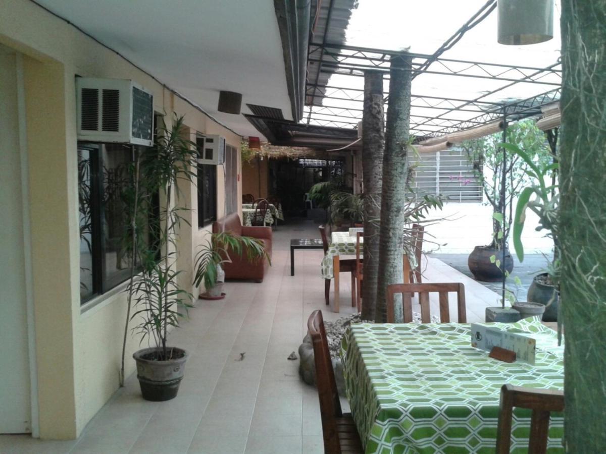 11Th Street Bed And Breakfast Bacolod Bagian luar foto