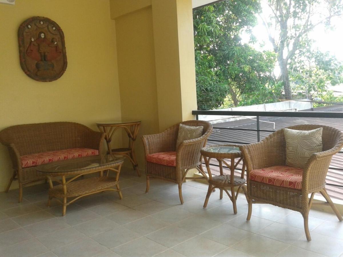 11Th Street Bed And Breakfast Bacolod Bagian luar foto